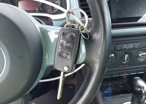 2012 Volkswagen Beetle 2.5L z USA, uszkodzony, nr VIN 3VWJP7AT2CM601071